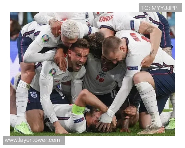 抱手的足球明星背后的故事与荣耀之路 抱手的足球明星背后的故事与荣耀之路