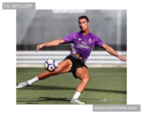 模仿足球明星跑步动作提升运动表现的技巧与训练方法分享 模仿足球明星跑步动作提升运动表现的技巧与训练方法分享