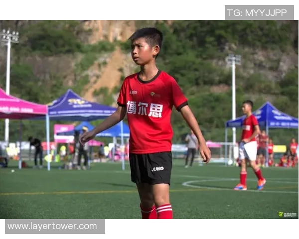 戴足球珠的魅力与风采探索足球文化中的时尚元素与个性表达